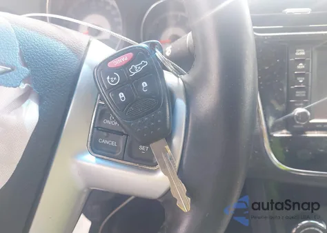 2013 Chrysler 200 Limited z USA, uszkodzony, nr VIN 1C3CCBCG4DN632716